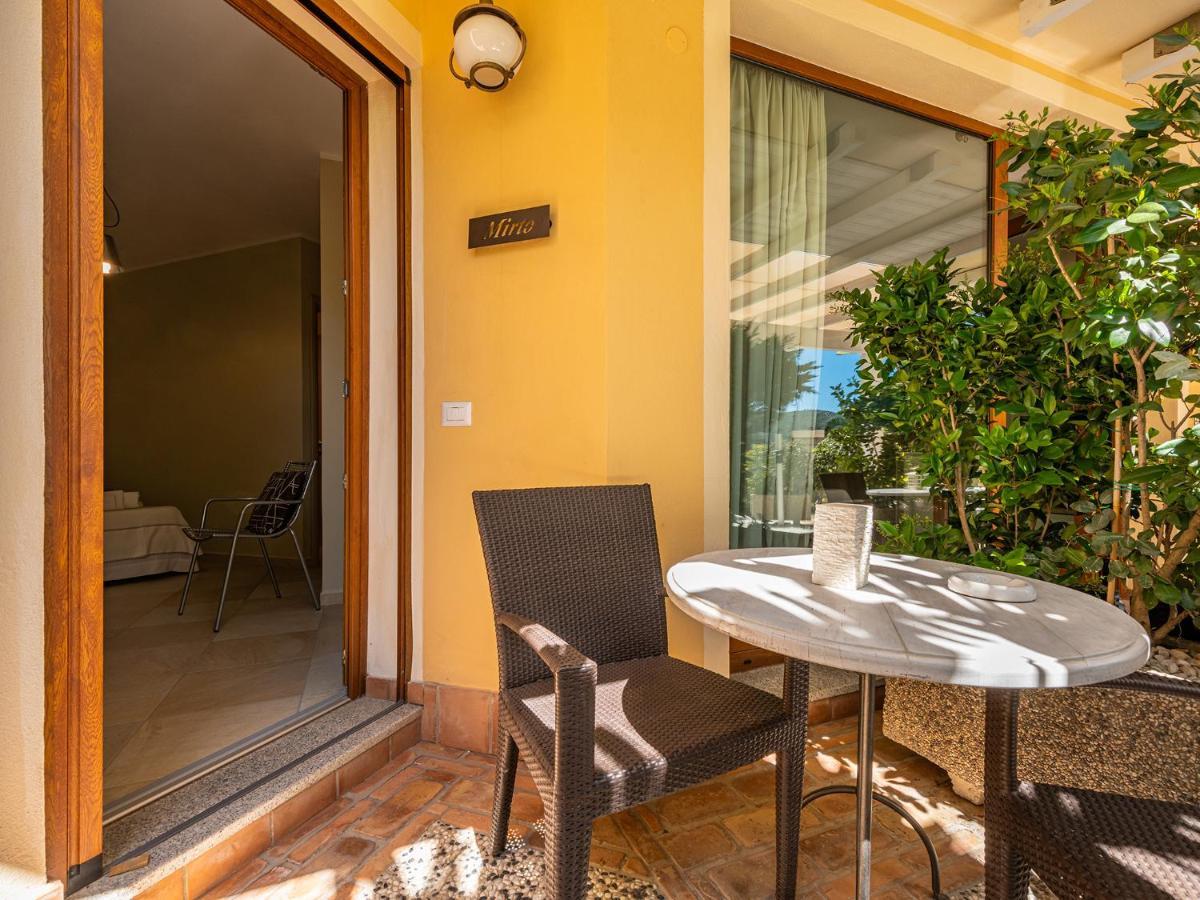 B&B Giglio Di Chia Domus De Maria Exterior photo
