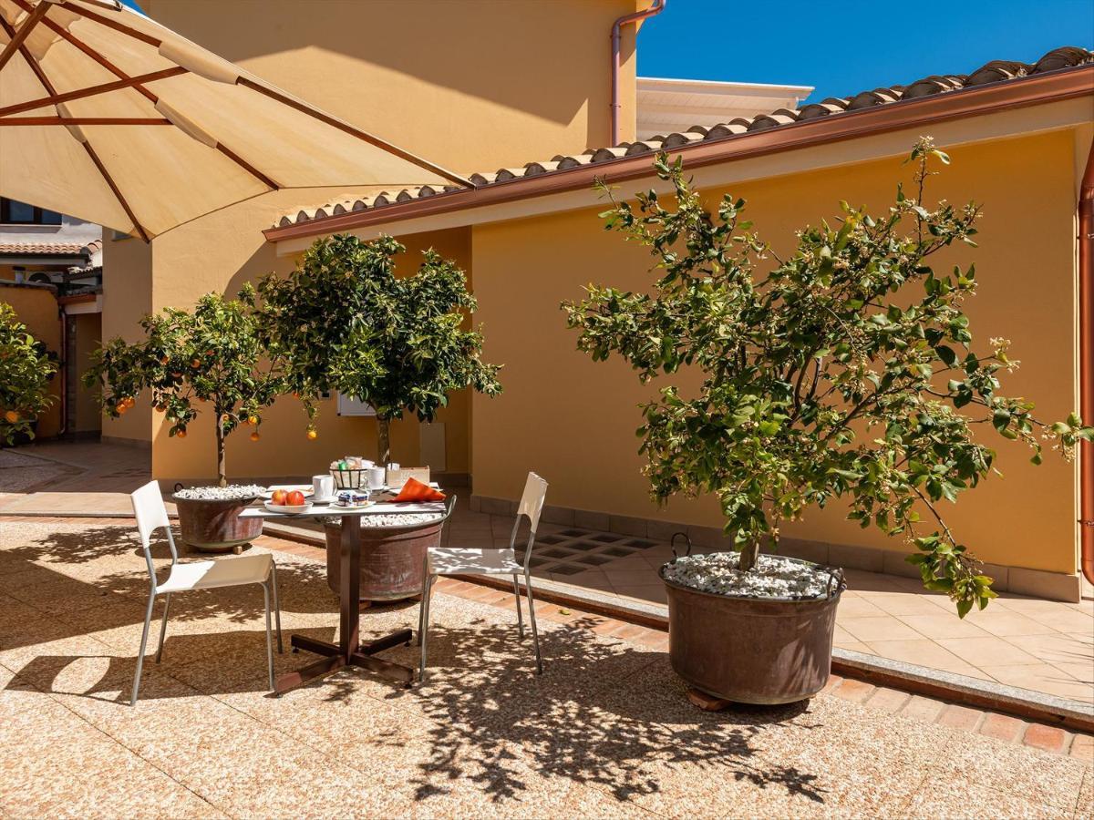 B&B Giglio Di Chia Domus De Maria Exterior photo